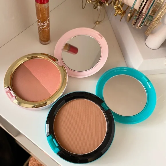 Mac Cosmetics bundle - Picture 2 of 4